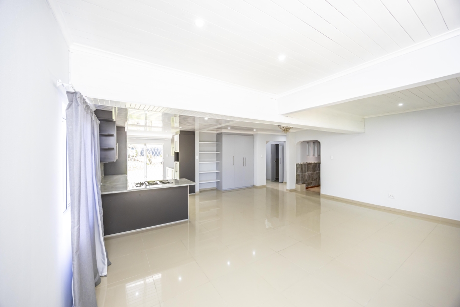 5 Bedroom Property for Sale in Sunnyridge Eastern Cape